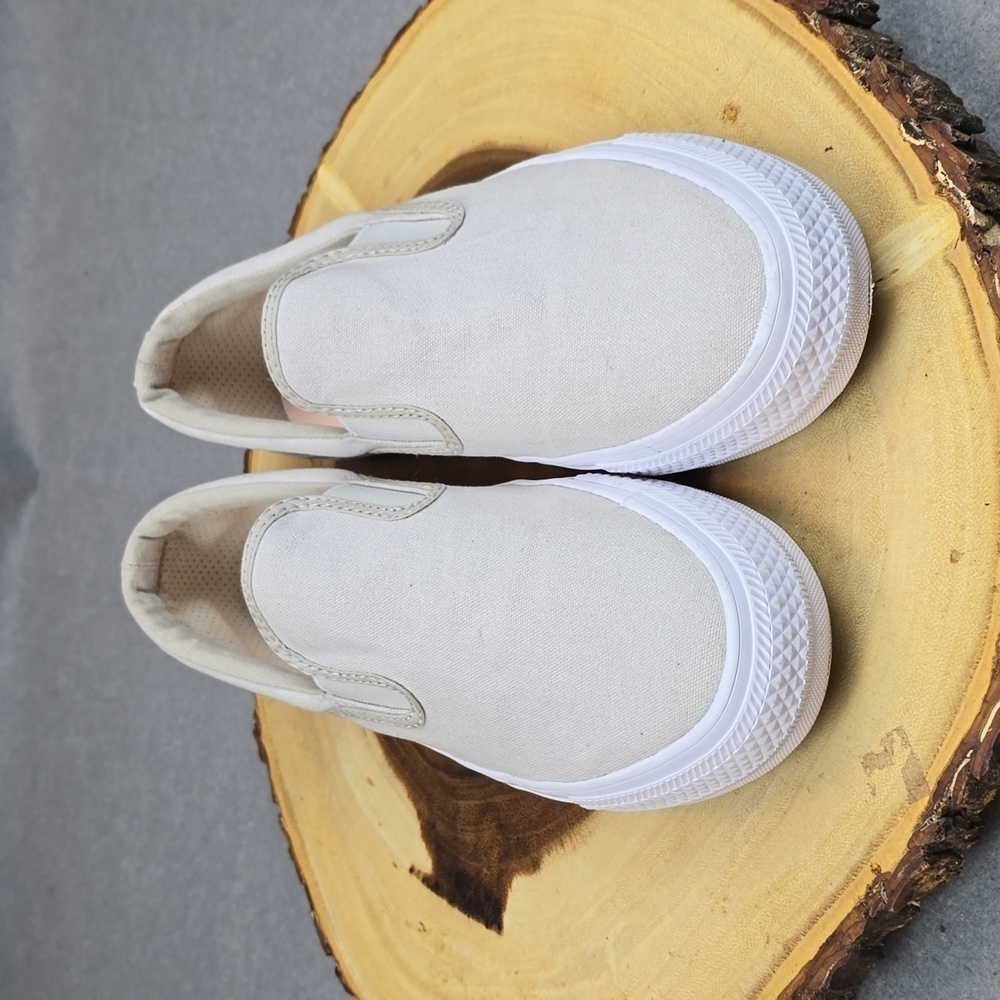 Converse women's size 9 beige. - Picture 2 of 8